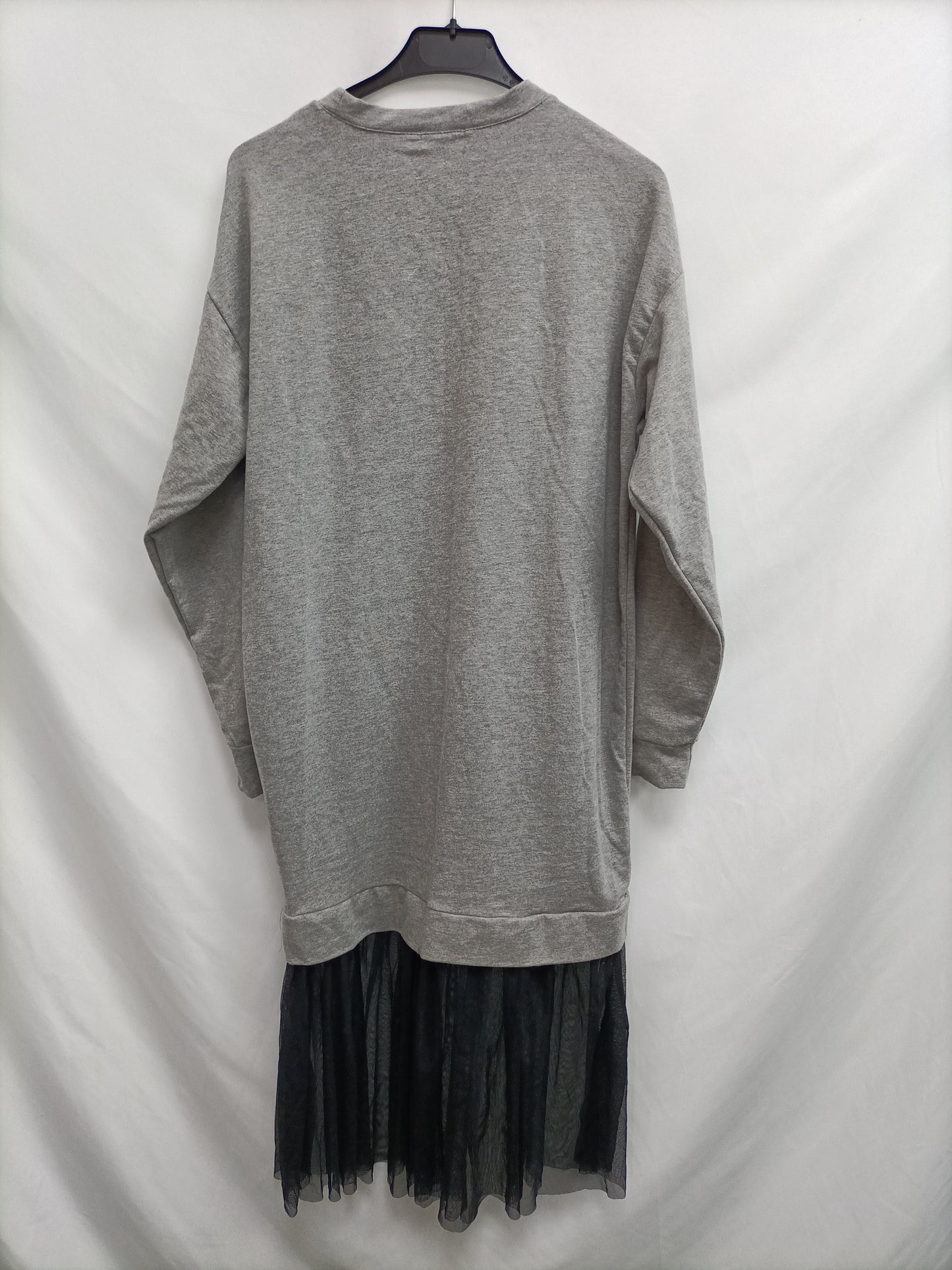 BERSHKA. Vestido gris volante T.xs