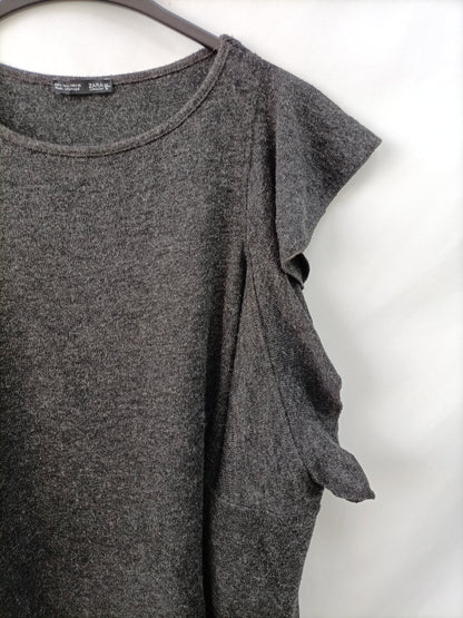 ZARA. Jersey volantes gris T.l