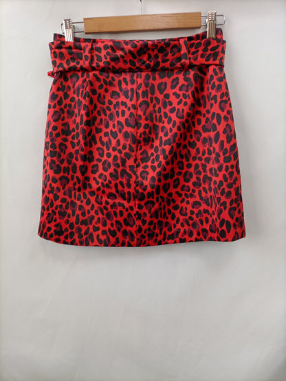 BERSHKA. Falda roja animal print T.s