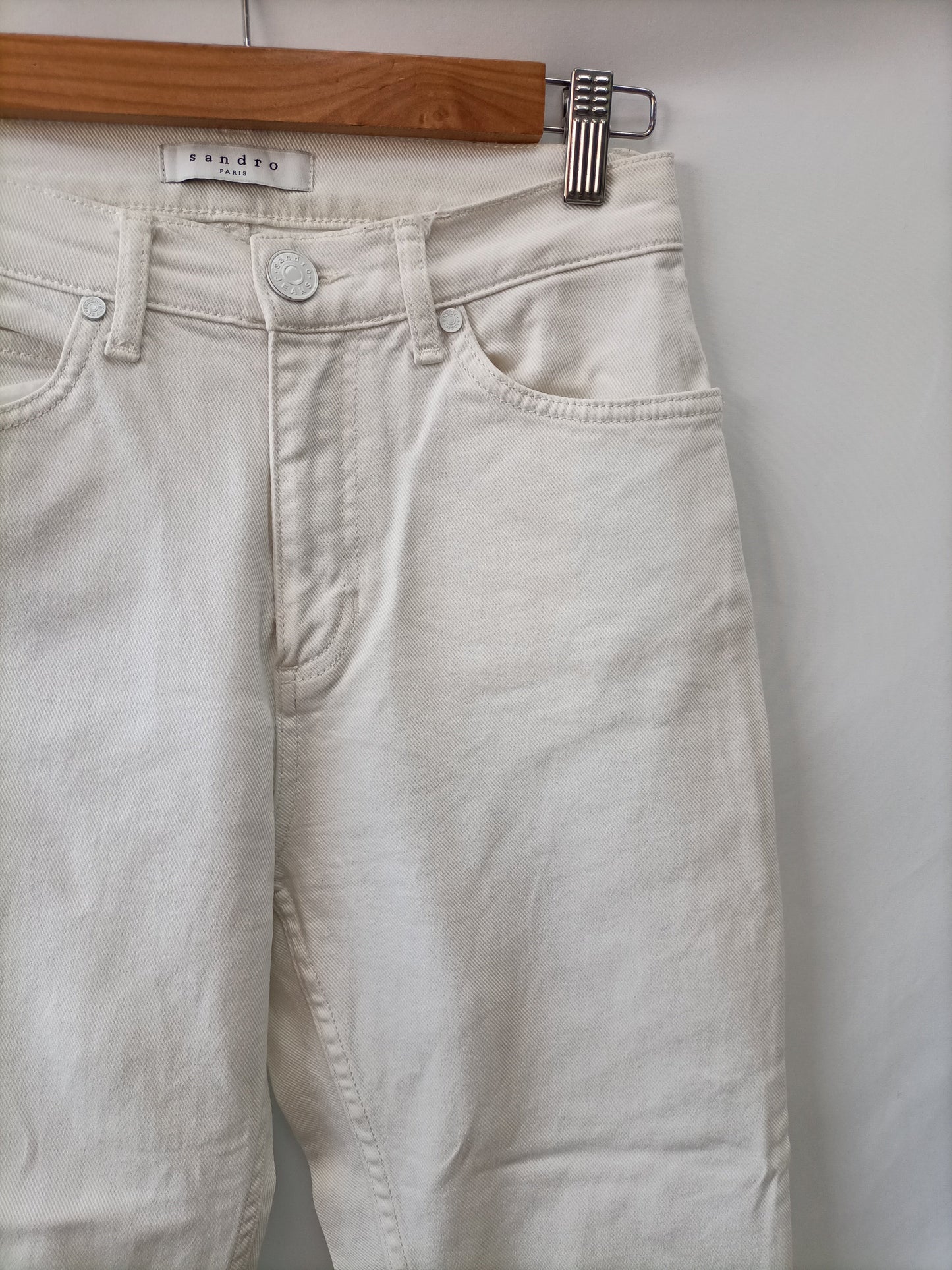 SANDRO. Pantalón denim blanco T.36