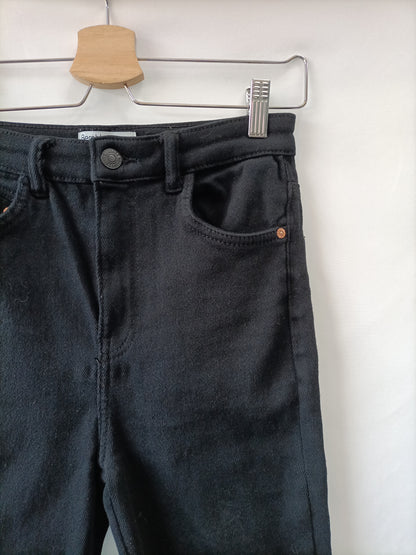 BERSHKA. Pantalón negro clásico T.38