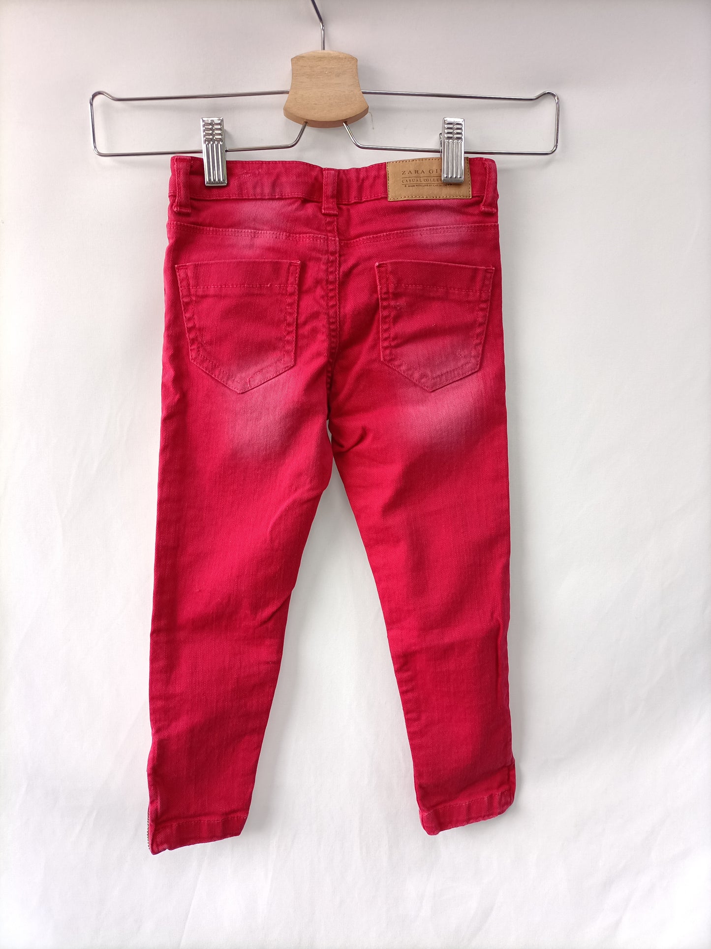 ZARA. Pantalón rosa desgastado T.3-4 años