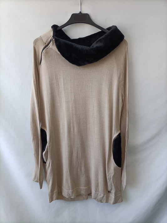 BLU IT. Jersey beige pelito negro T.s