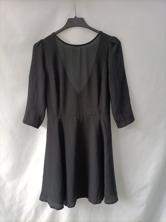 STRADIVARIUS. Vestido negro manga 3/4 T.M