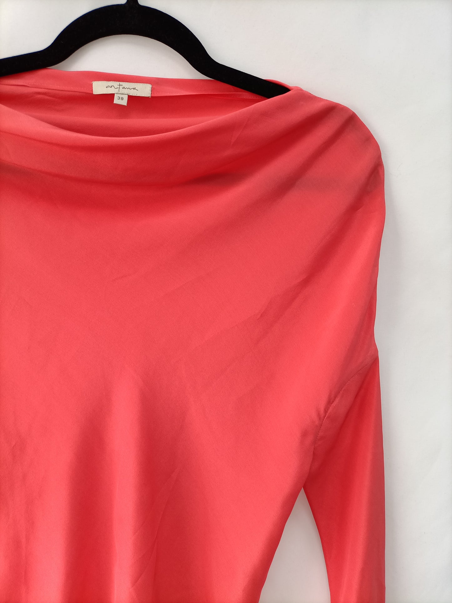 CORTANA. Blusa coral seda T.38