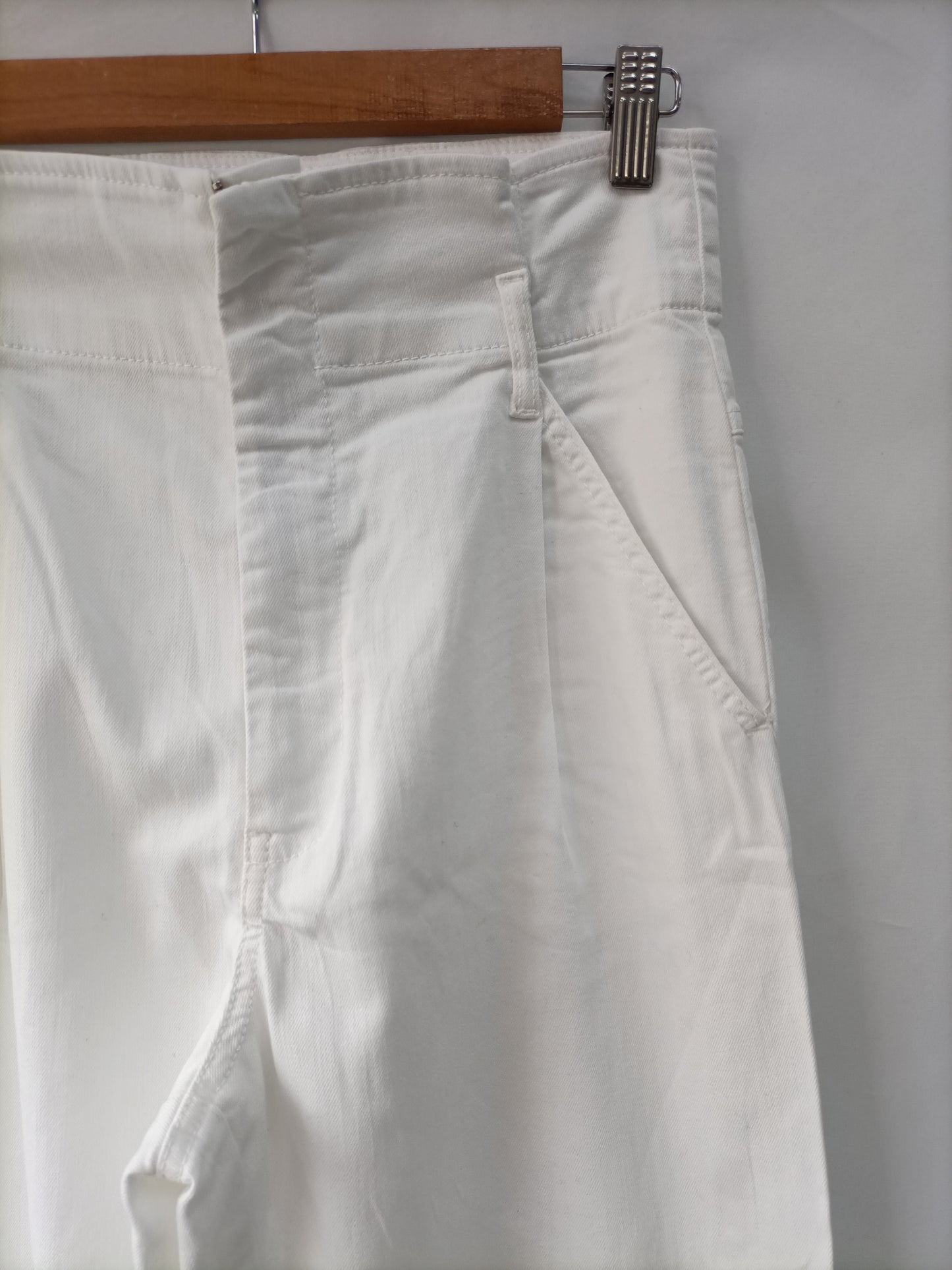 IBLUES. Pantalón carrot fit denim blanco T.34