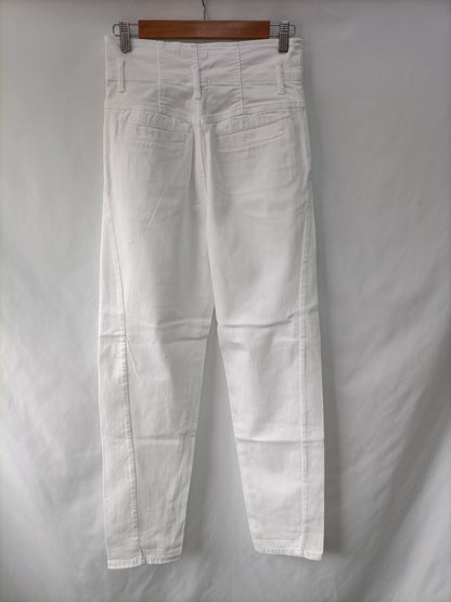 IBLUES. Pantalón carrot fit denim blanco T.34