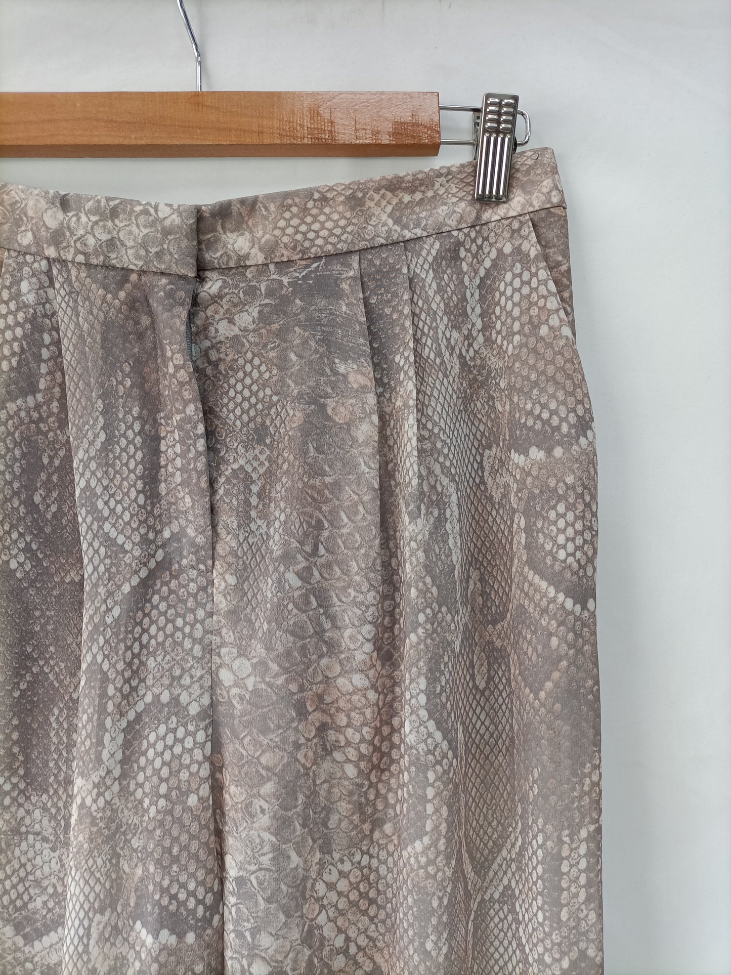 ACNE. Pantalón animal print T.34