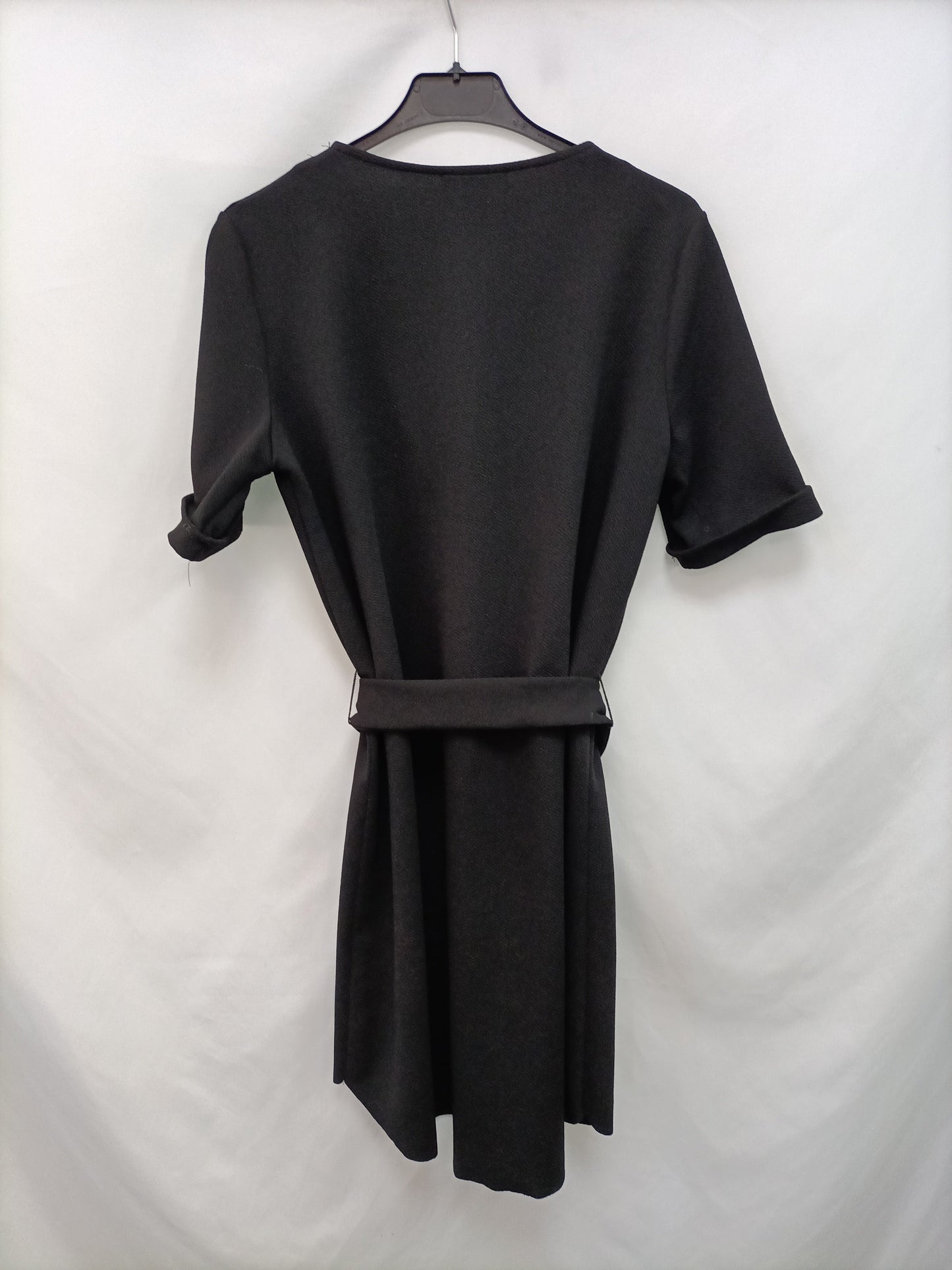 ZARA. Vestido negro corto T.s