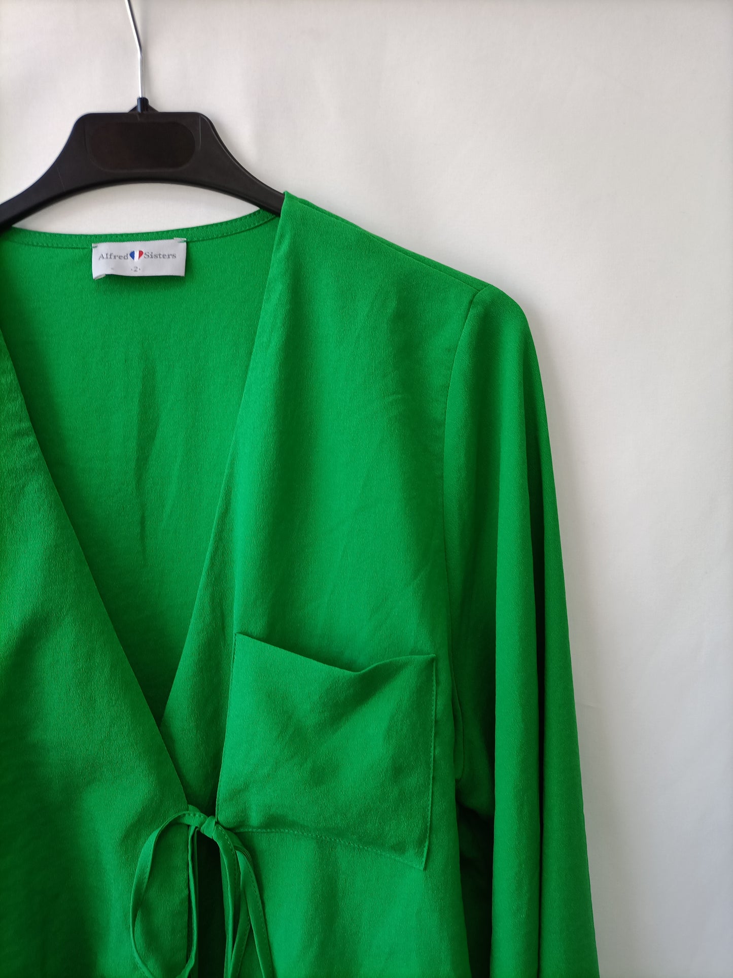 ALFRED SISTER. blusa verde cruzads T.m