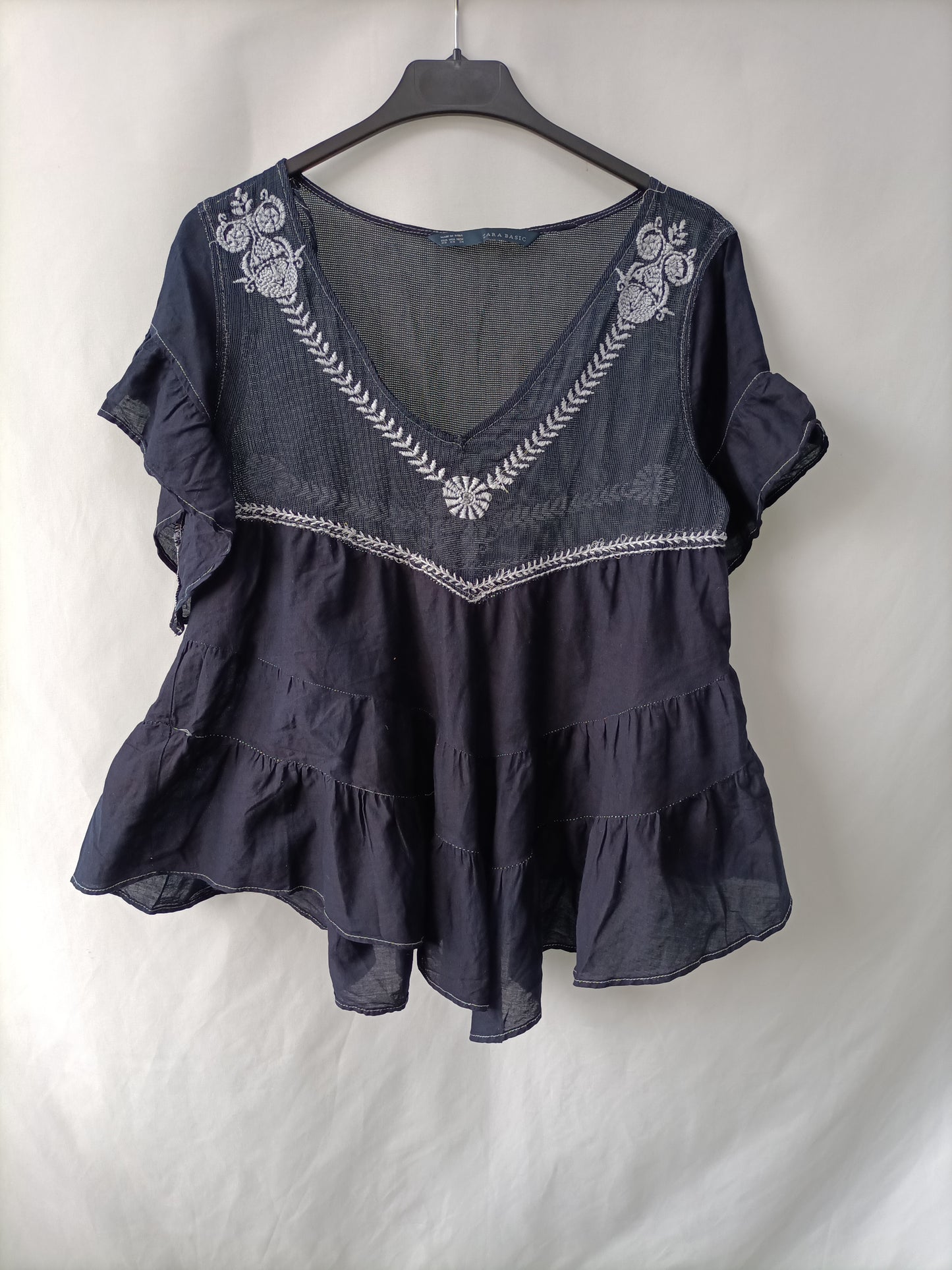 ZARA. Blusa azul bordada T.xs