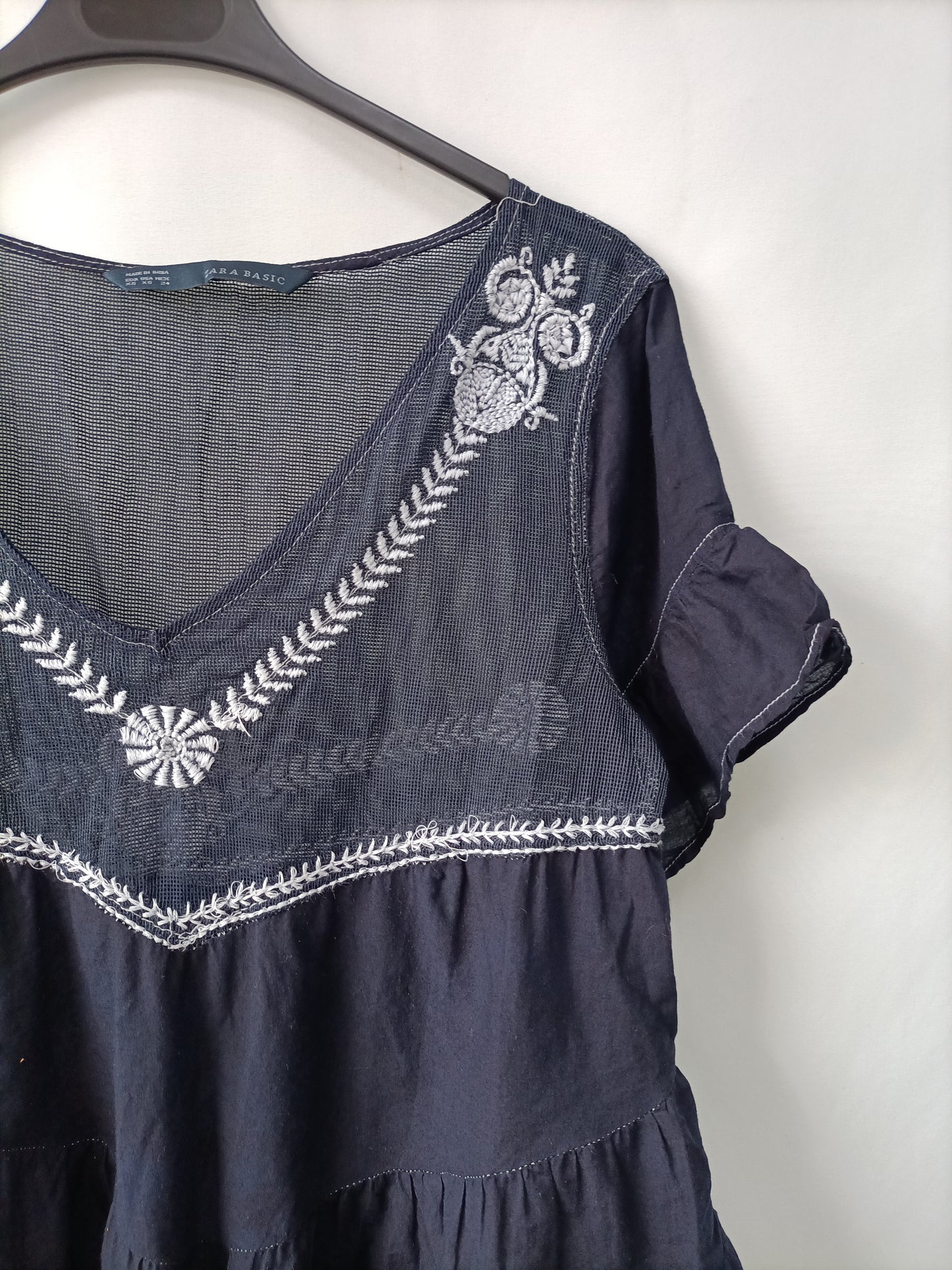 ZARA. Blusa azul bordada T.xs