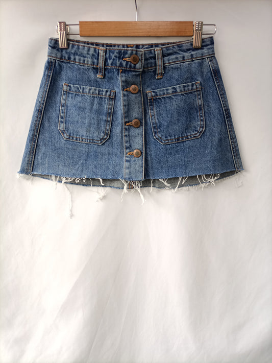 BERSHKA. Falda denim botones T.34