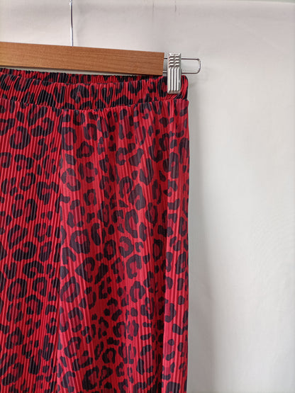 PULL&BEAR. Pantalón plisado animal print T.s