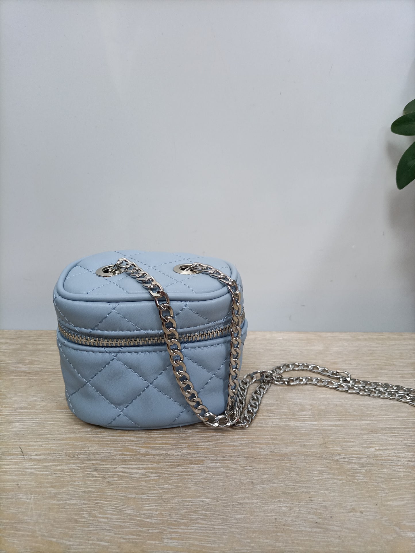 STRADIVARIUS. Mini bolso azul