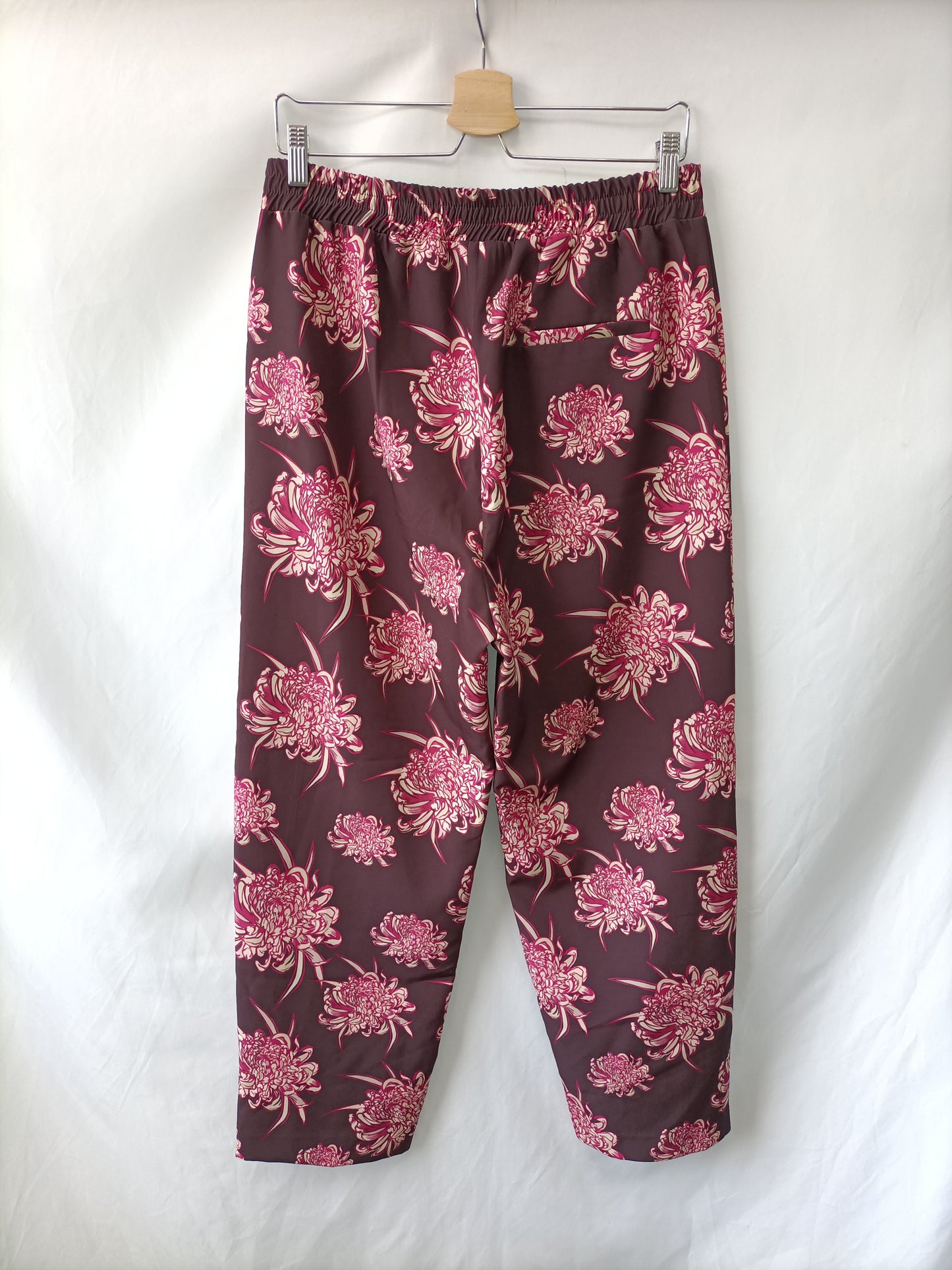 CUPLÉ. Pantalón burdeos flores T.s