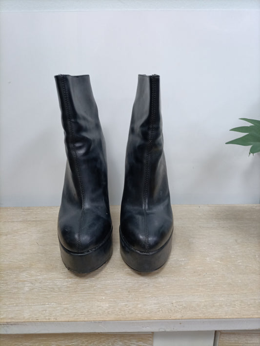 ZARA. Botines negros T.38