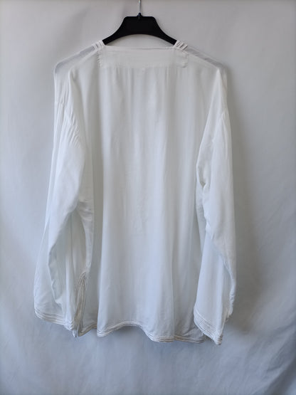 OTRAS. Blusa blanca botones Tu(m)