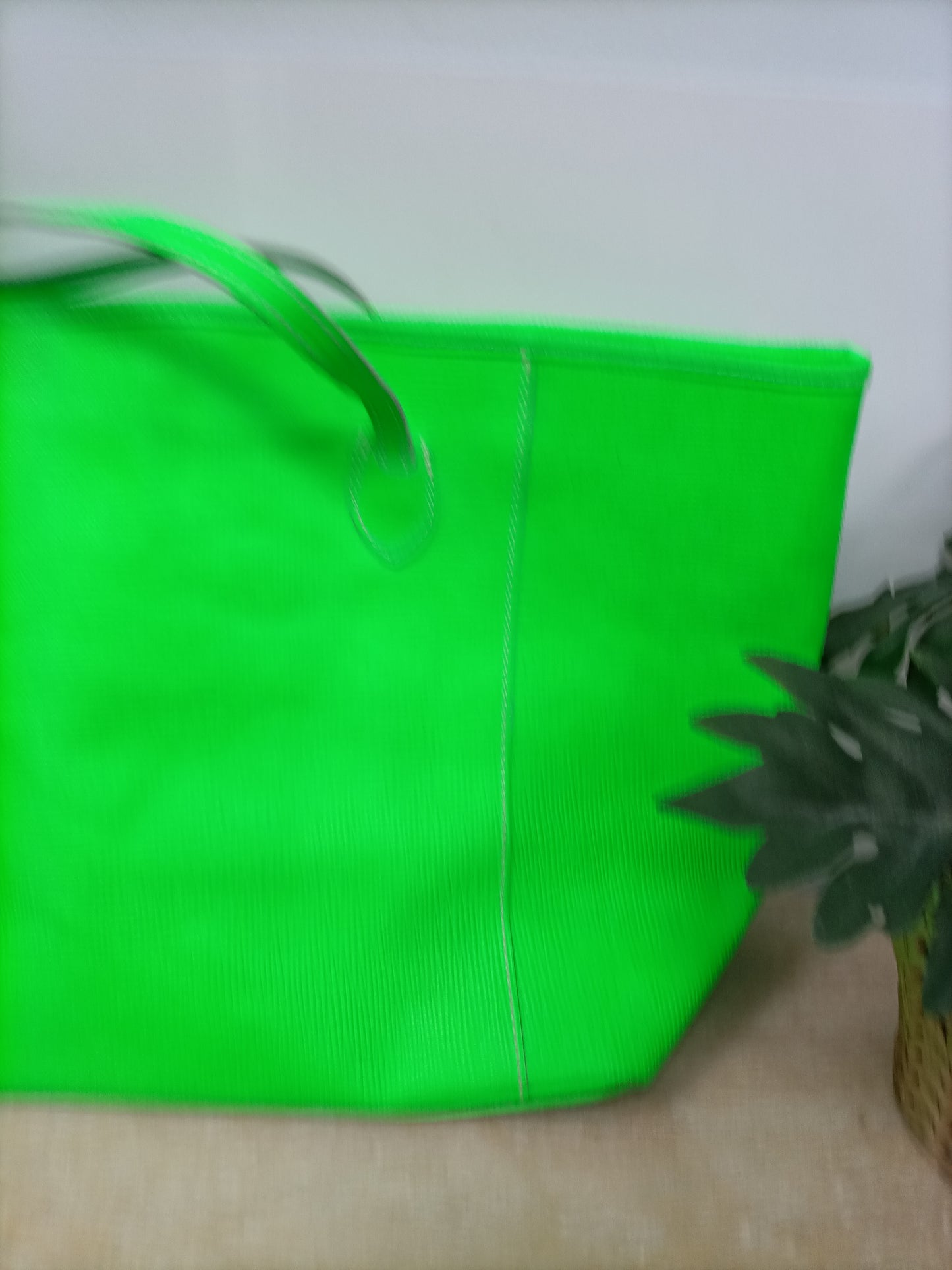 OTRAS. Bolso verde shopper