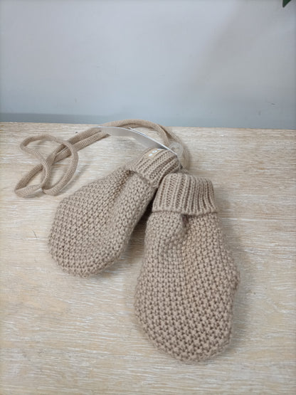 OTRAS. Manoplas beige T.18/24 meses