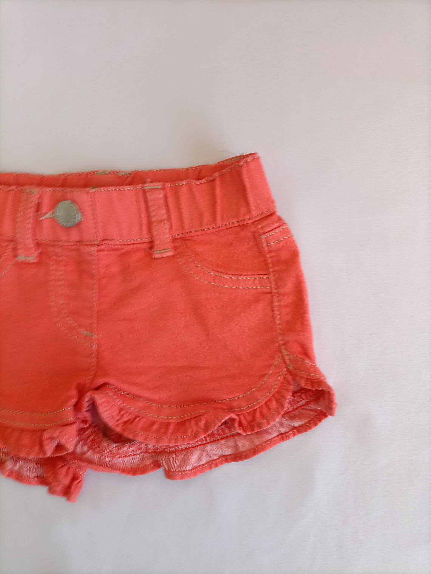 BENETTON. Shorts naranja T.1 año