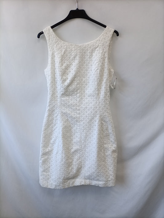 BLANCO.Vestido troquelado T.m