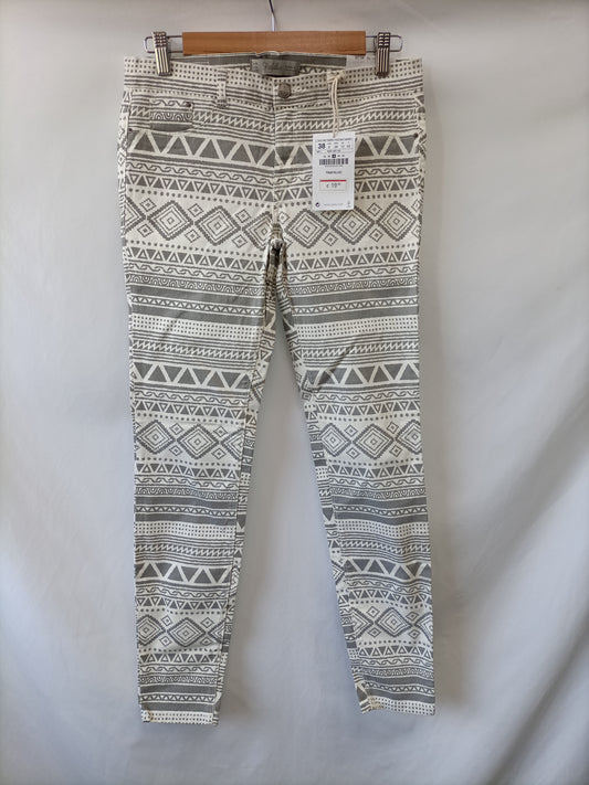 ZARA.Pantalones estampados étnicos T.38