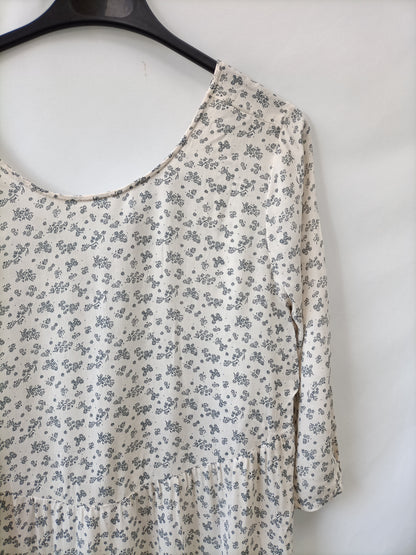 PULL&BEAR. Blusab blanca estampada flores verde T.m