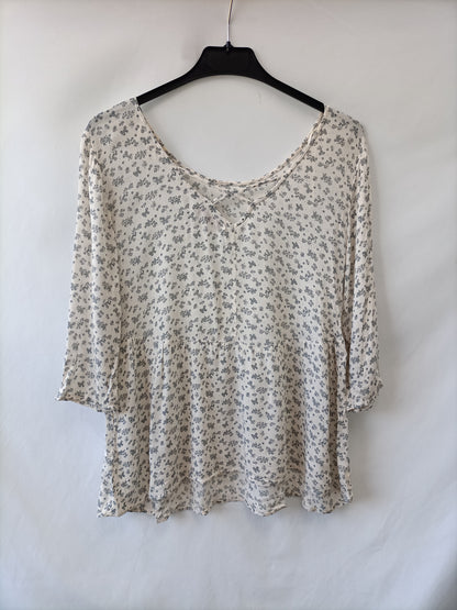 PULL&BEAR. Blusab blanca estampada flores verde T.m