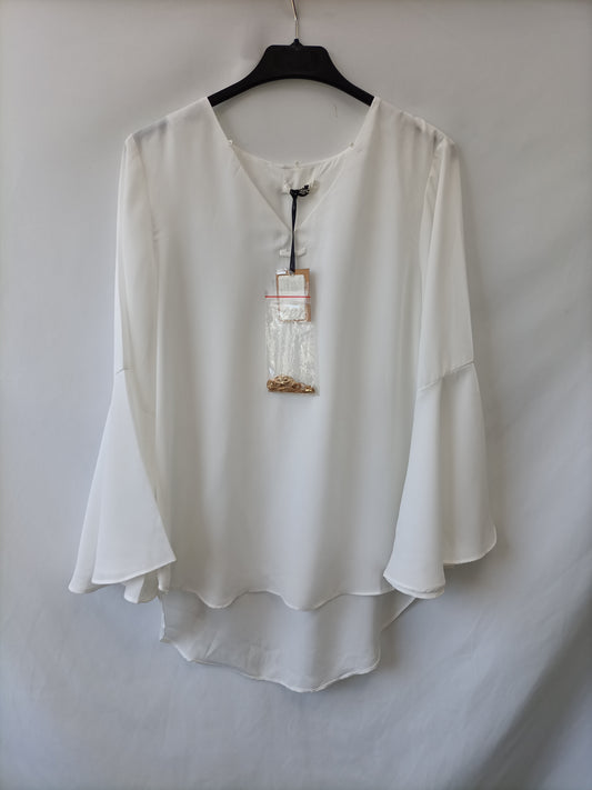 MOLLY BRACKEN. Blusa blanca mangas volantes T.m