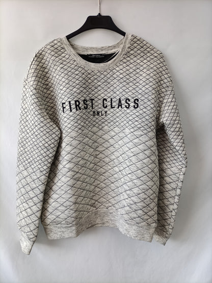 BERSHKA. Sudadera "first class" T.m