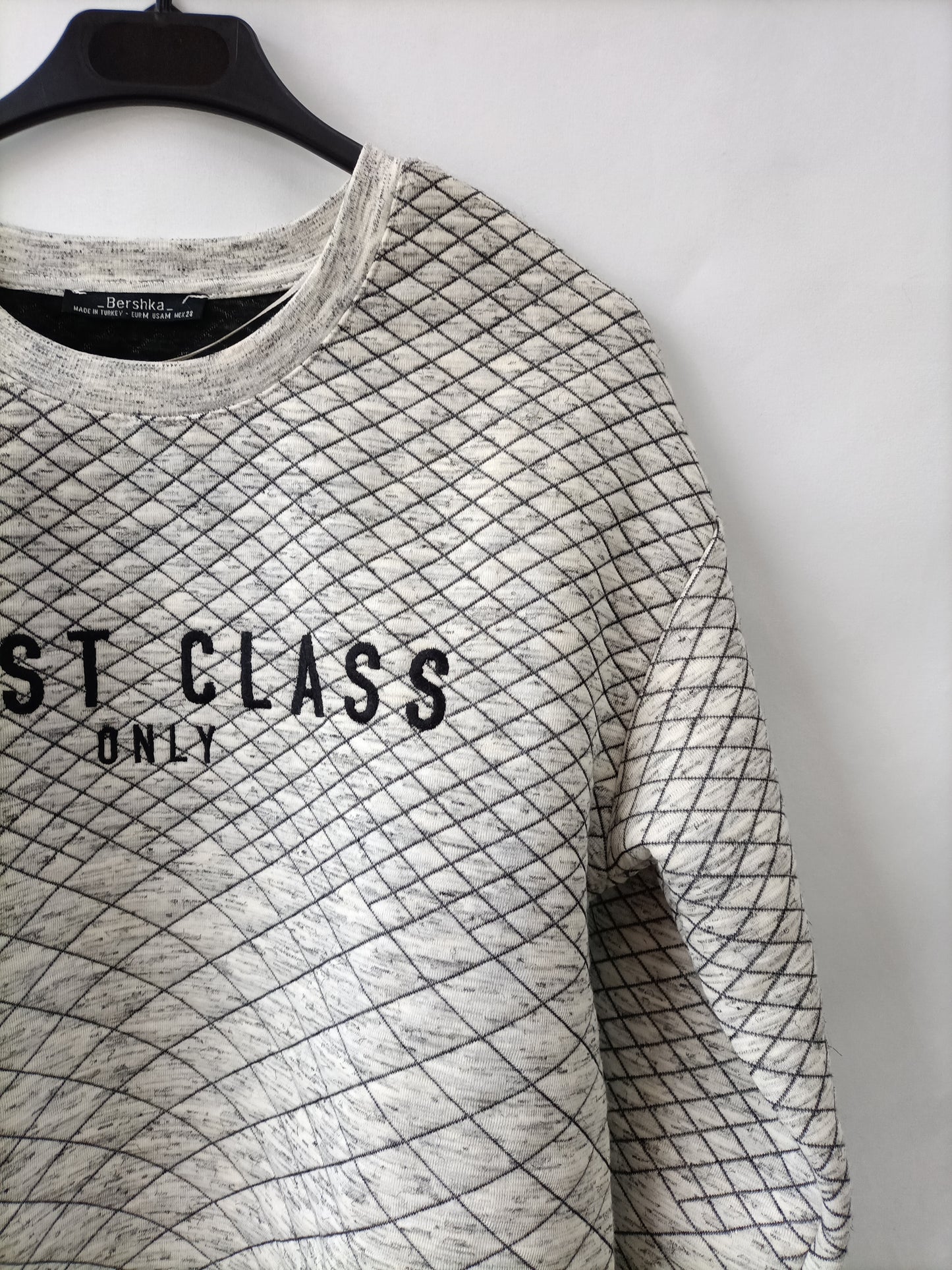 BERSHKA. Sudadera "first class" T.m