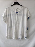 VIOLETA BY MANGO. camiseta blanca detalles azules T.XL