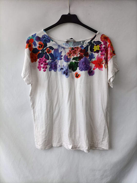 DESIGUAL. Camiseta blanca basica con estampado de flores en escote T.s