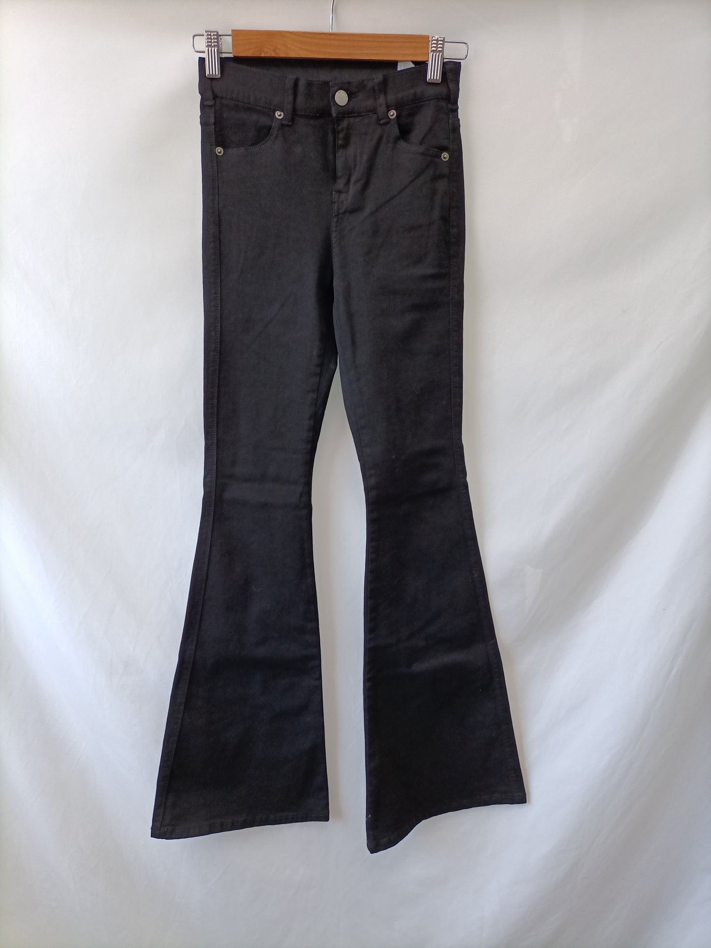 DR. DENIM. Pantalón negro campana T.32