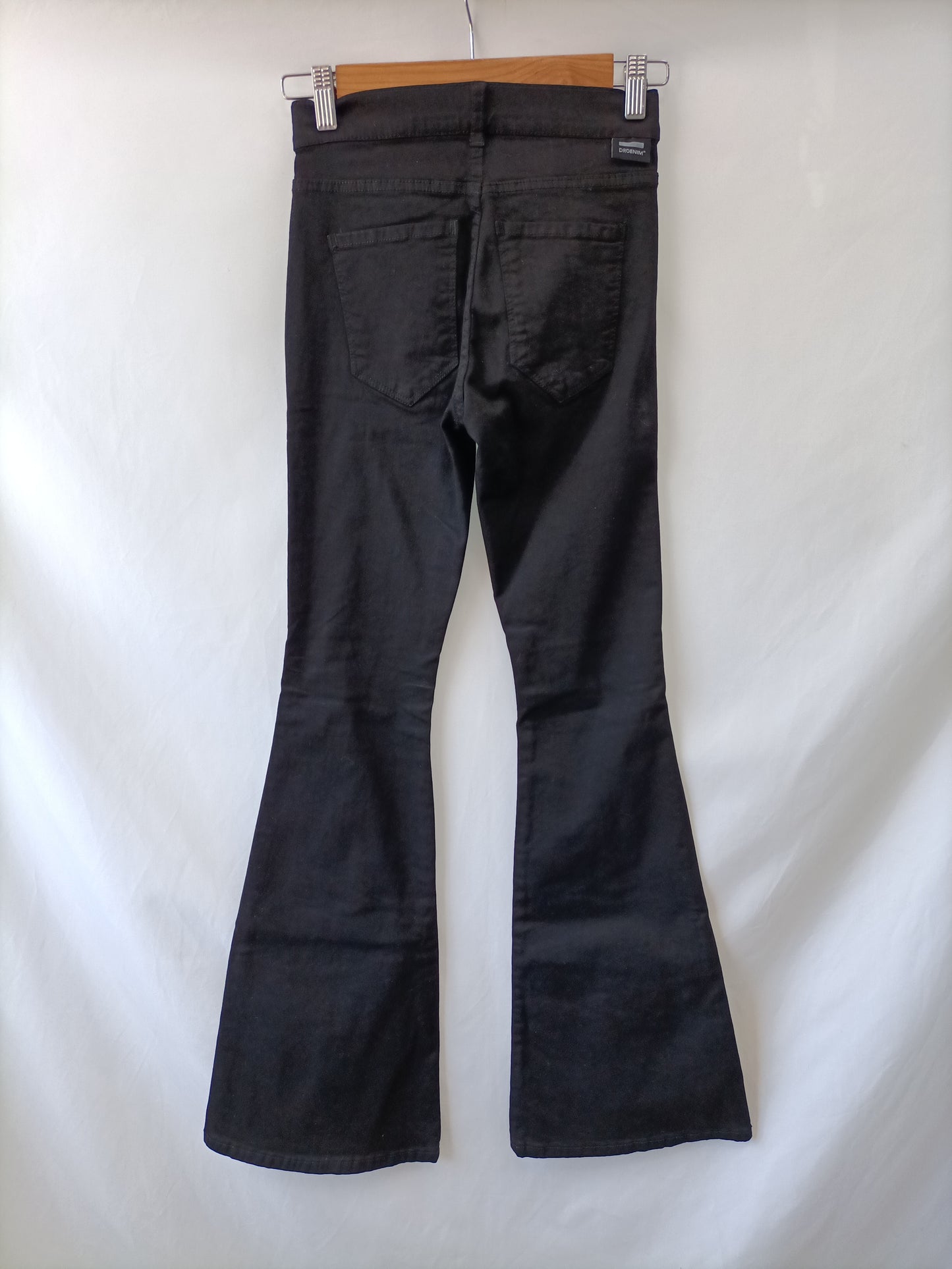 DR. DENIM. Pantalón negro campana T.32