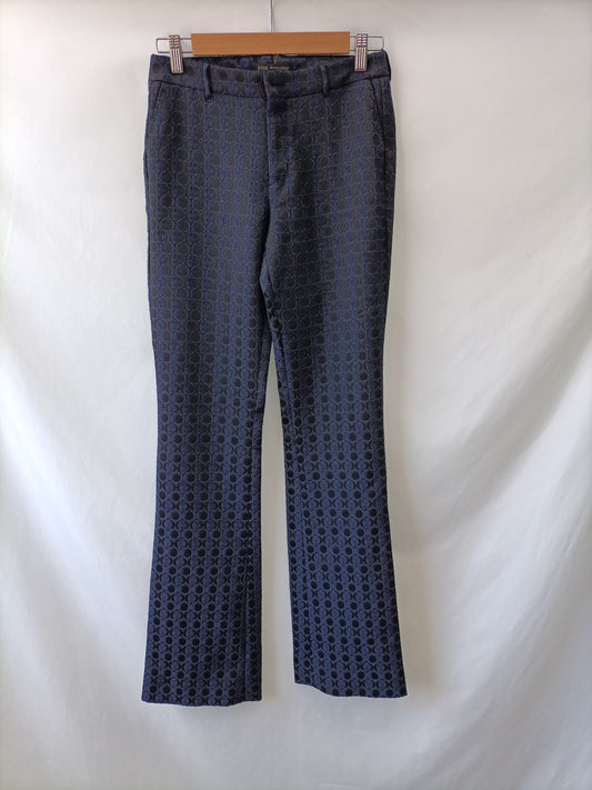 PT01. Pantalón azul estampado T.40(34)