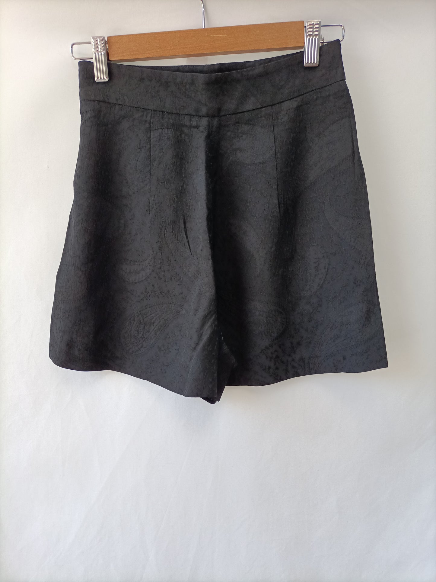 MAJE. Shorts negro Fluido T.34