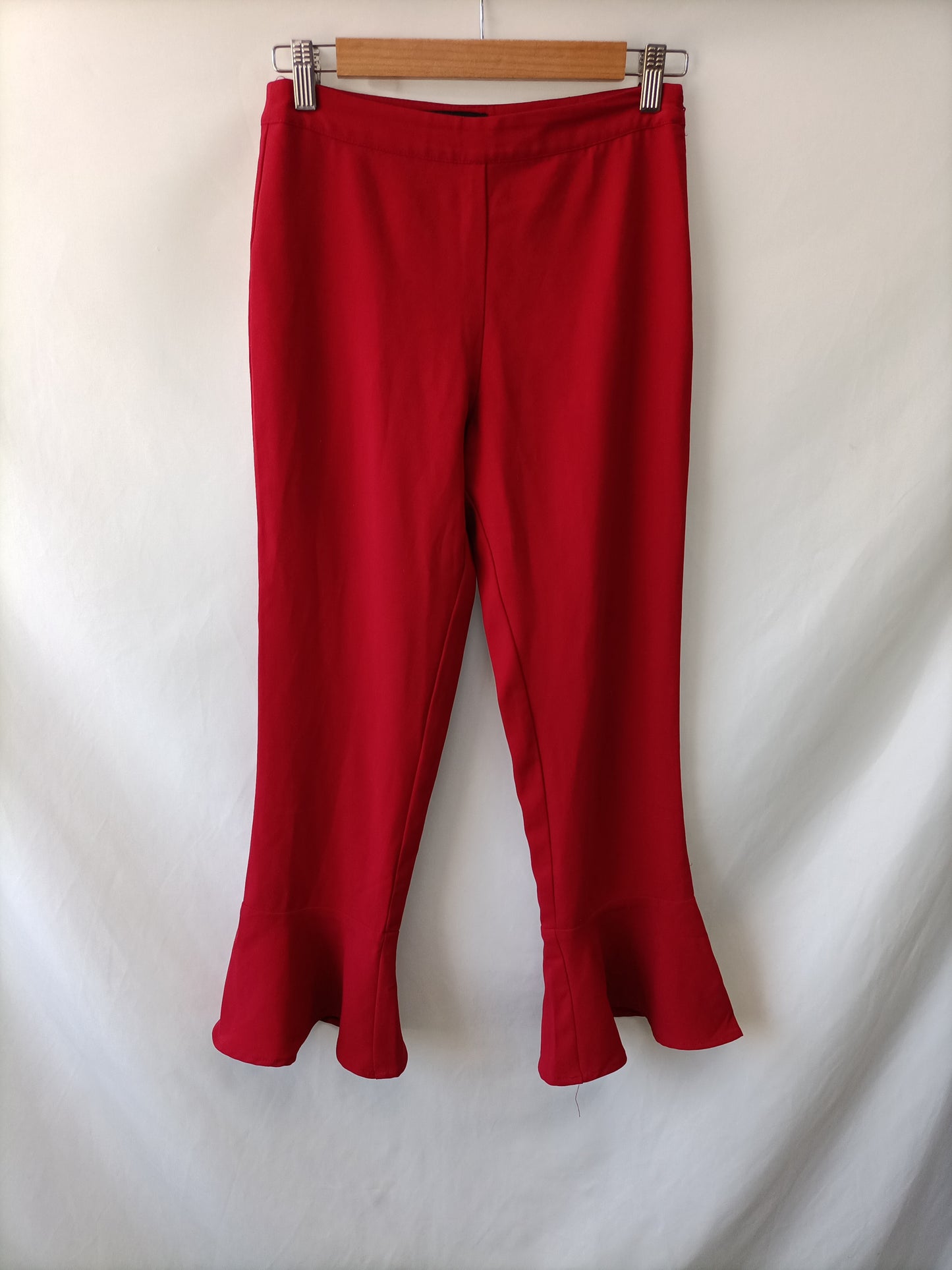 FOREVER21. Pantalón rojo Volante T.s