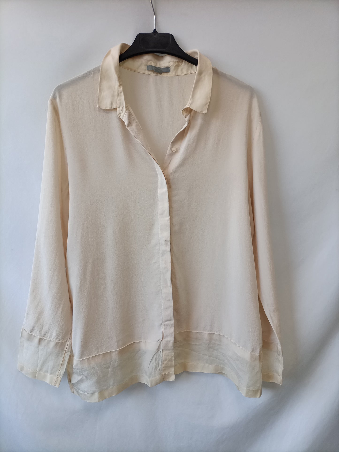 COS.Blusa crema T.38