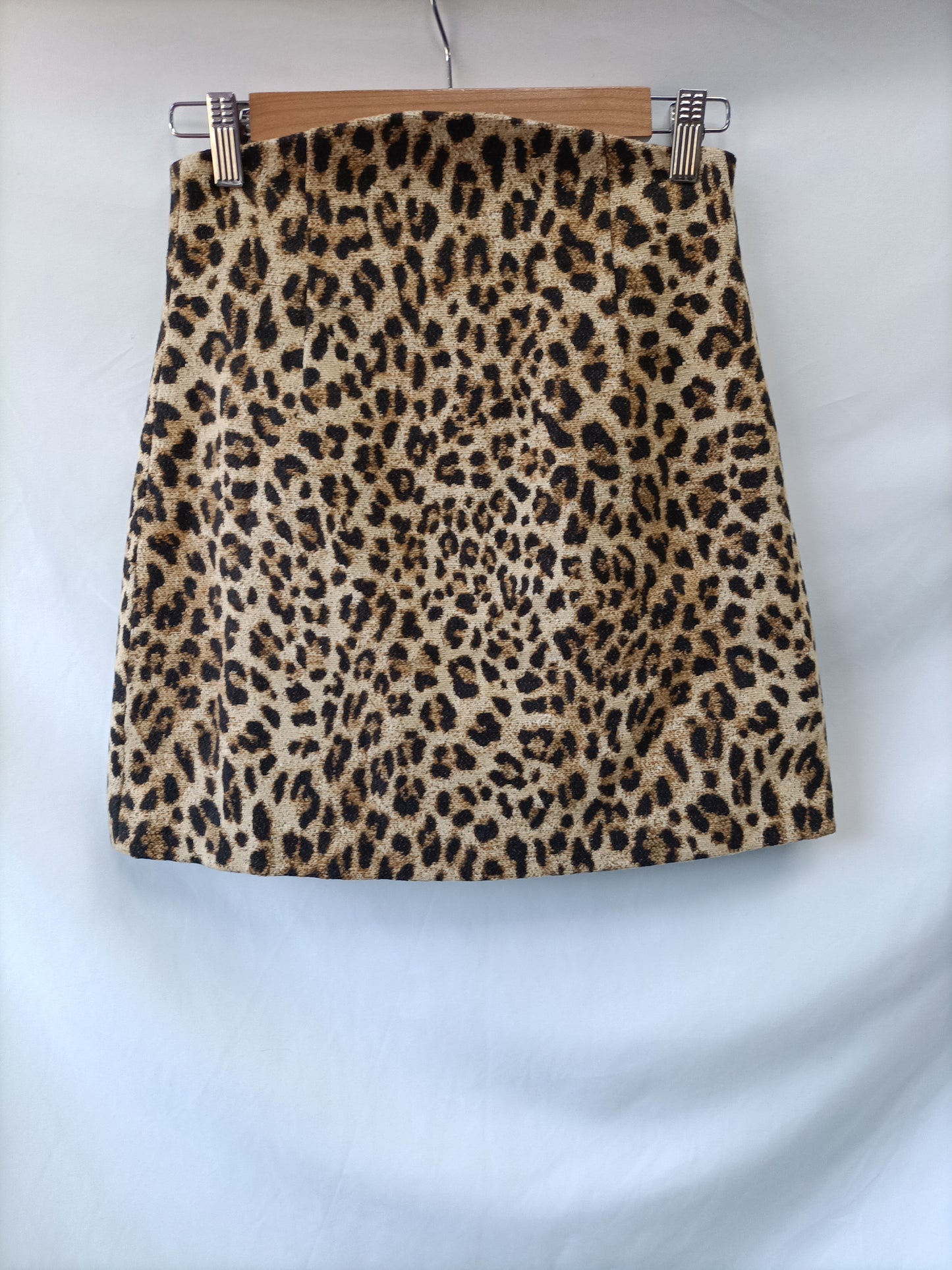 ZARA. Falda animal print T. xs