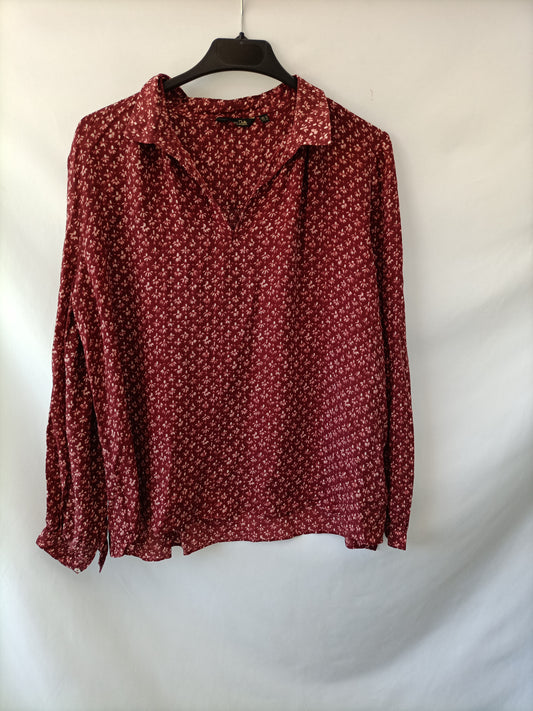 MASSIMO DUTTI.Blusa burdeos T.42