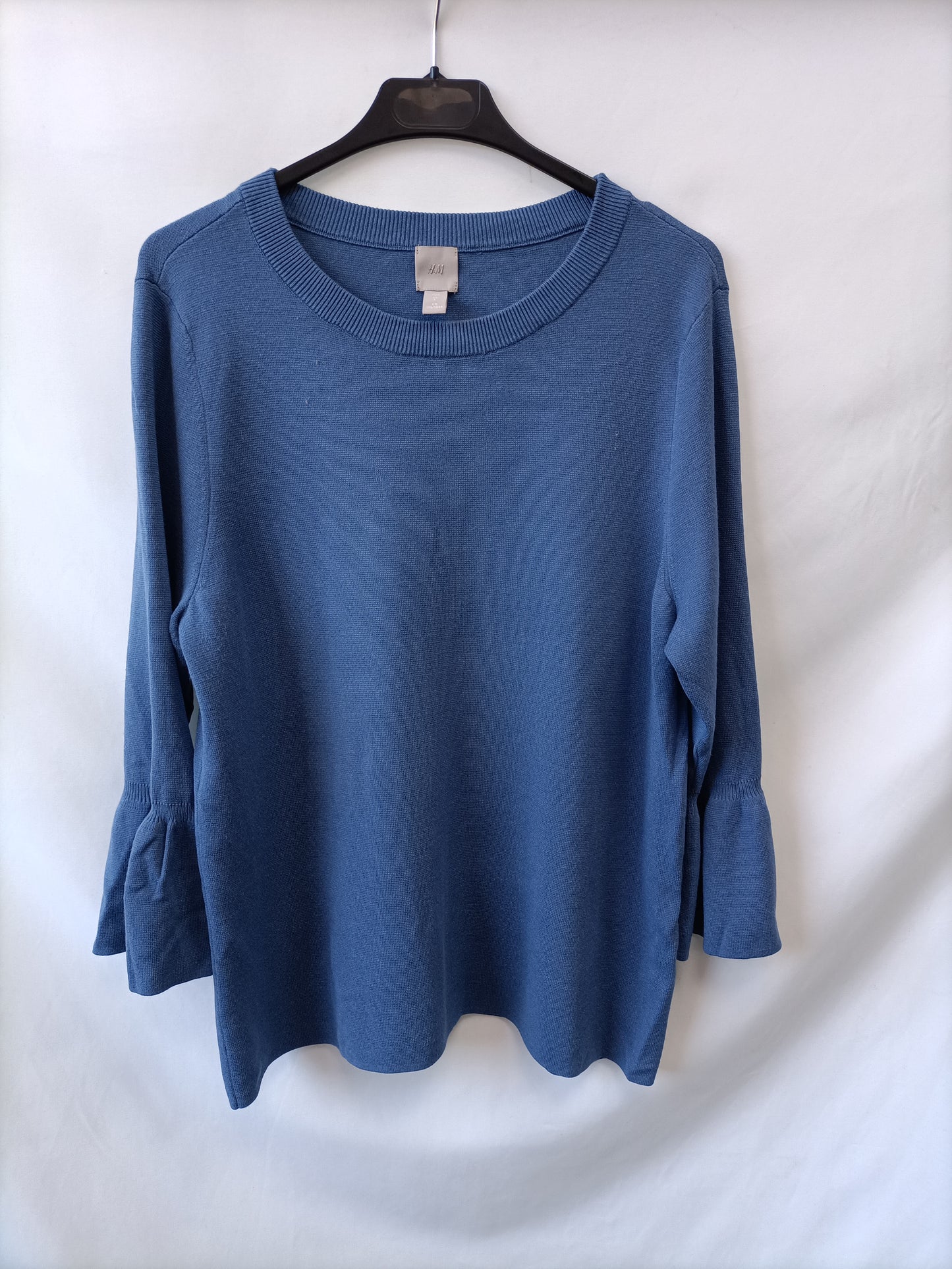 H&M. Jersey azul mangas volantes T.l