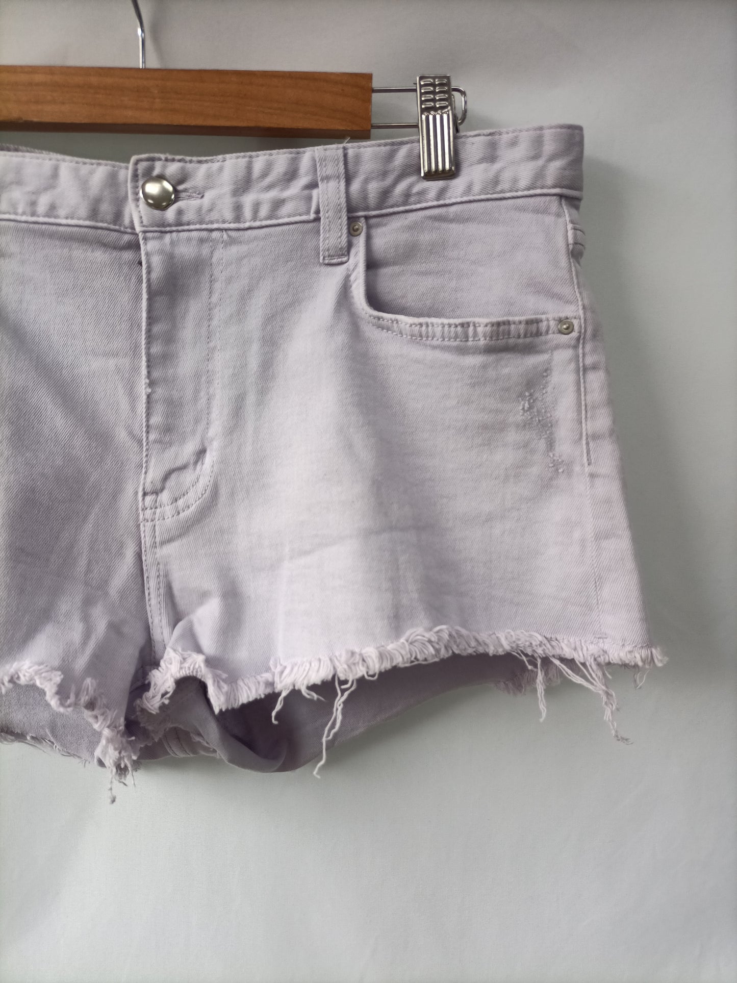 H&M. Shorts lila denim T.42