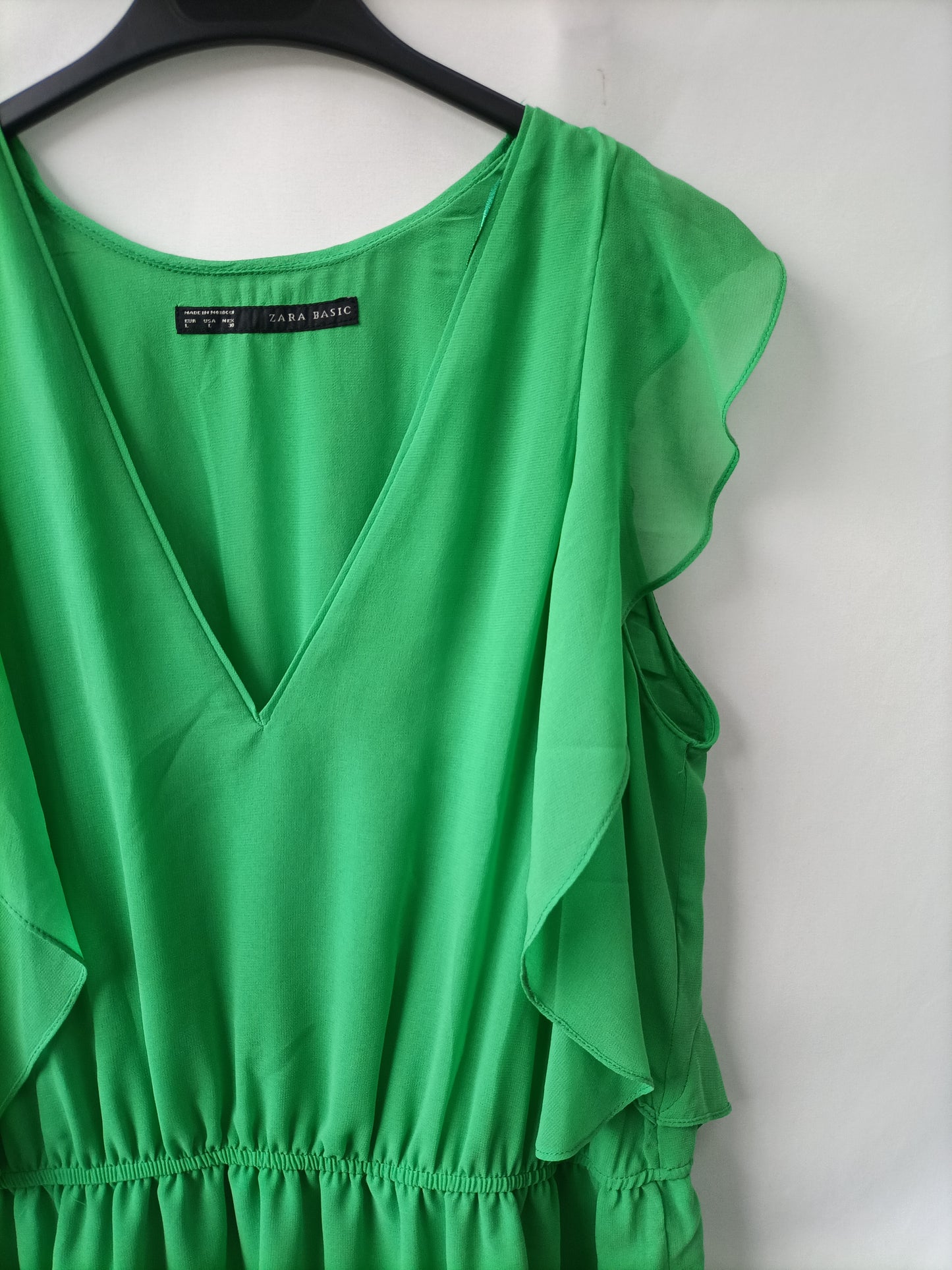 ZARA. Vestido verde fluido T.l