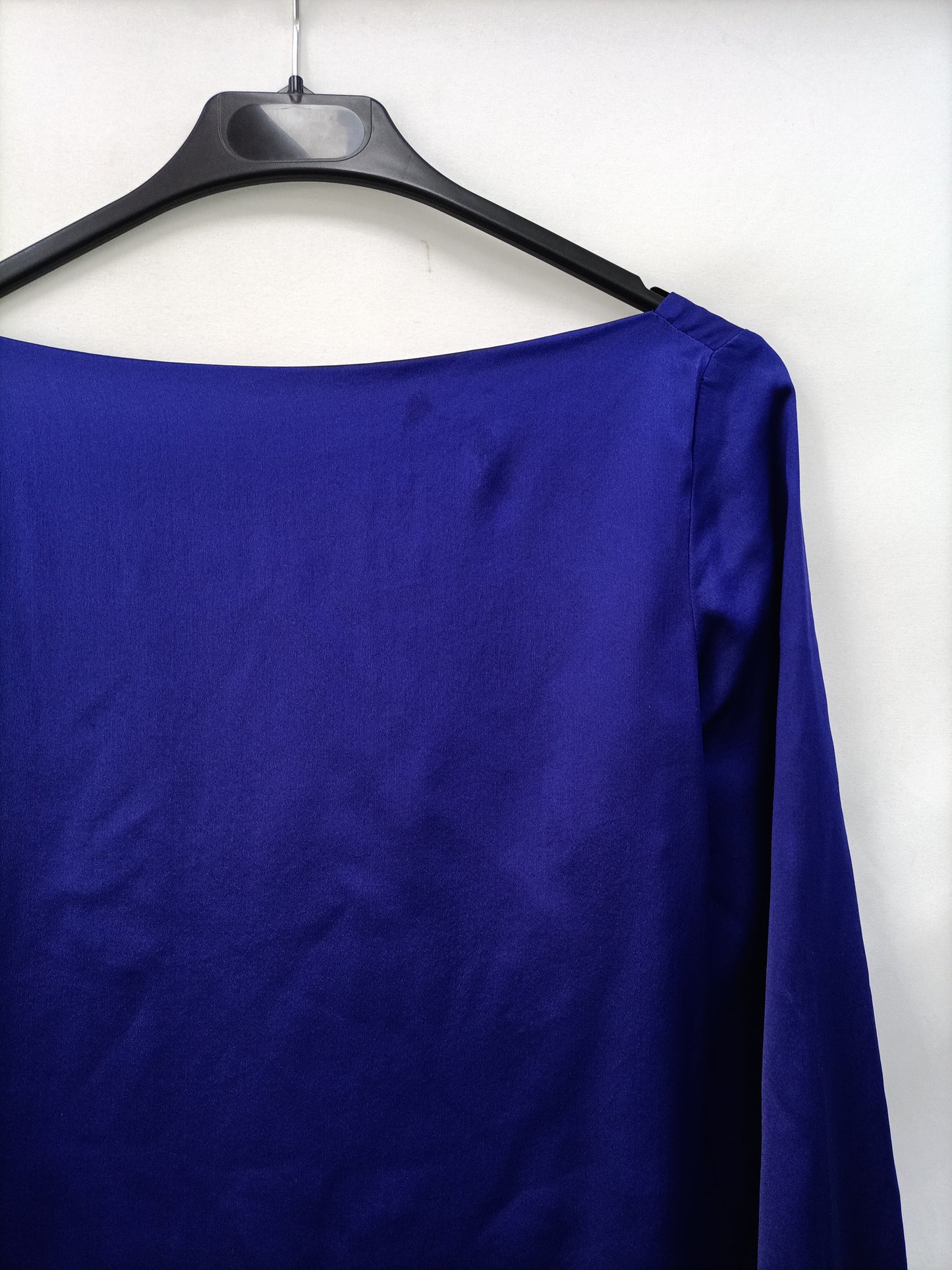 HOSS INTROPIA. Blusa azul espalda al aire T.36