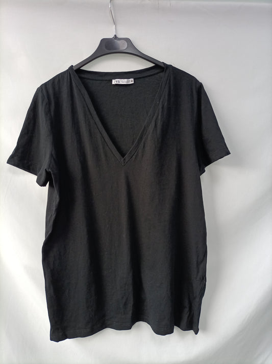 ZARA. Camiseta negra T.l