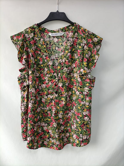 ZARA. Blusa negra flores T.m