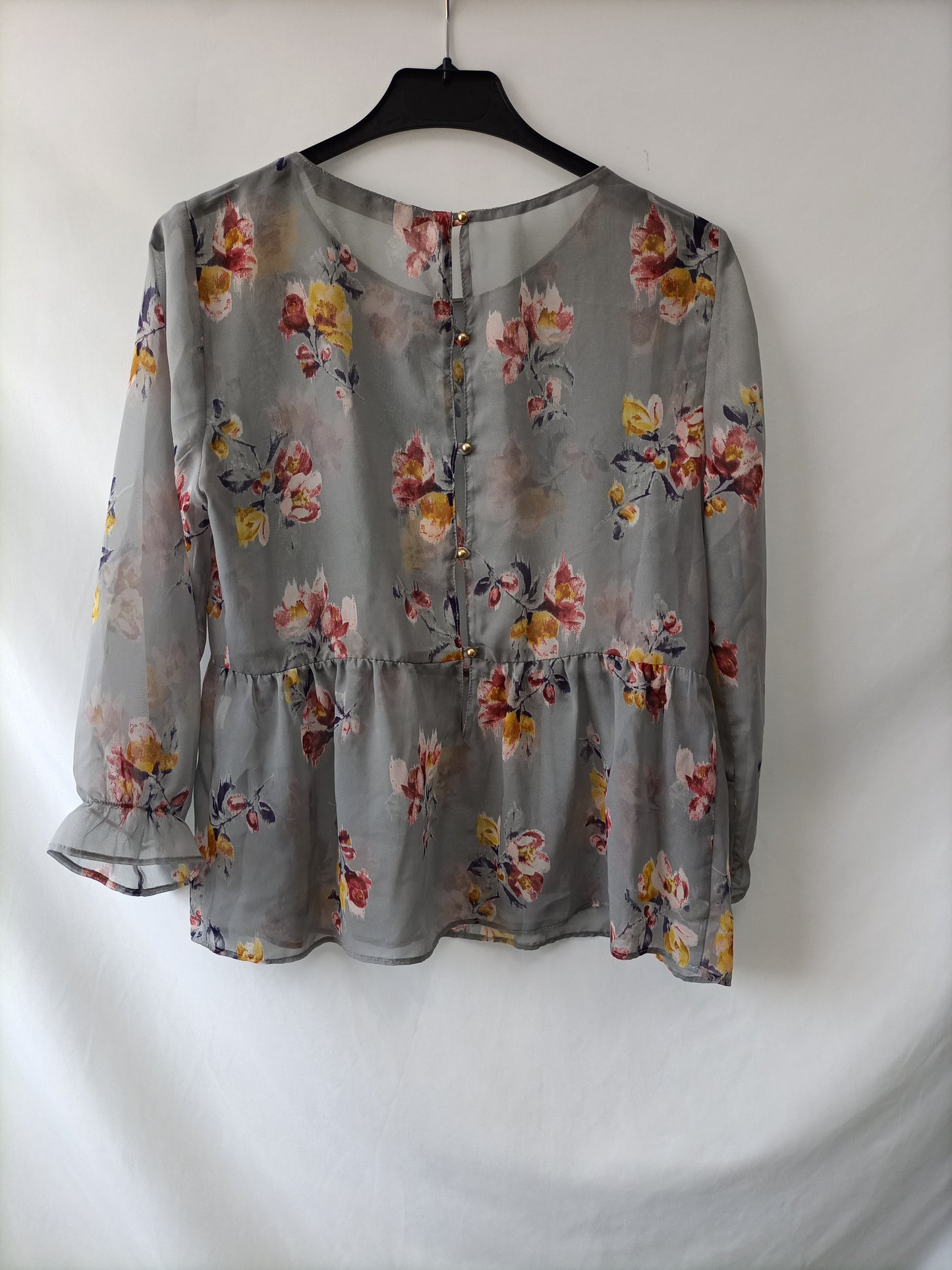 ZARA. Blusa gris flores T.m