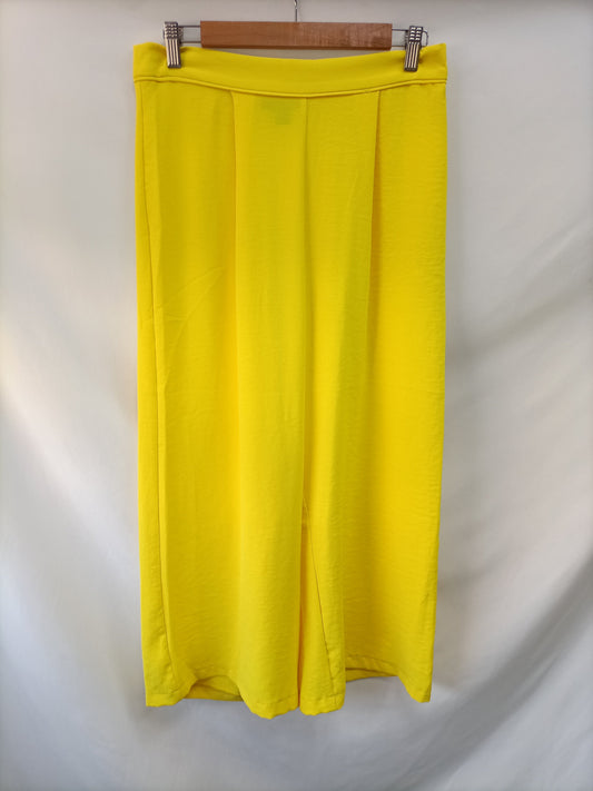 PRIMARK. Pantalón culotte amarillo T.40